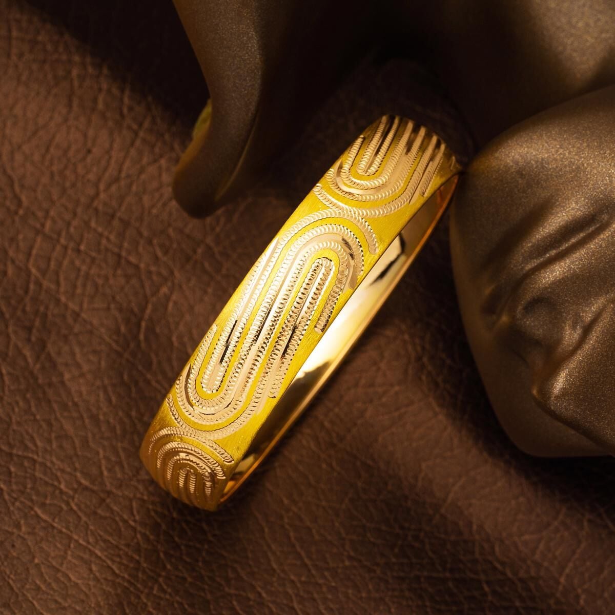 22K Yellow Gold 1.5 cm Wide Bangle
