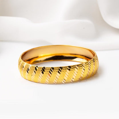 22K Yellow Gold 1.5 cm Wide Bangle (16.14 g)