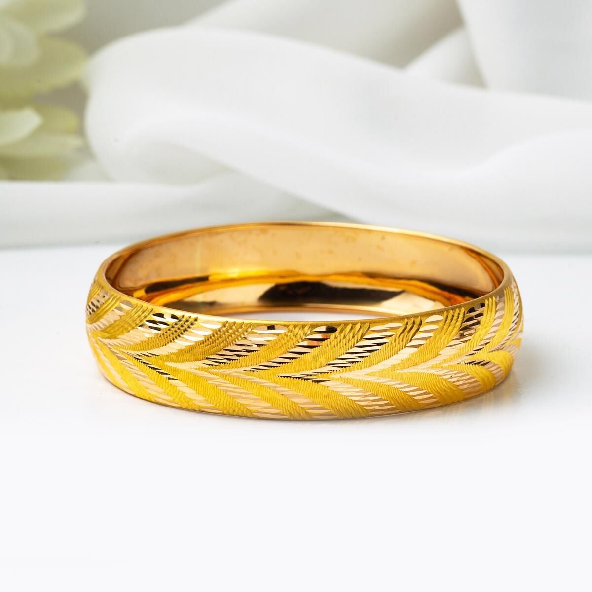 22K Yellow Gold 1.5 cm Wide Bangle