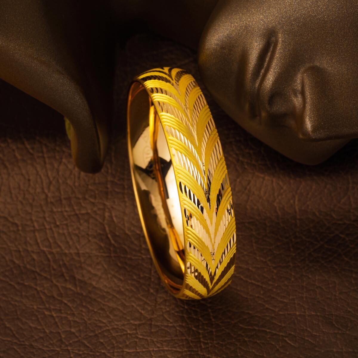 22K Yellow Gold 1.5 cm Wide Bangle