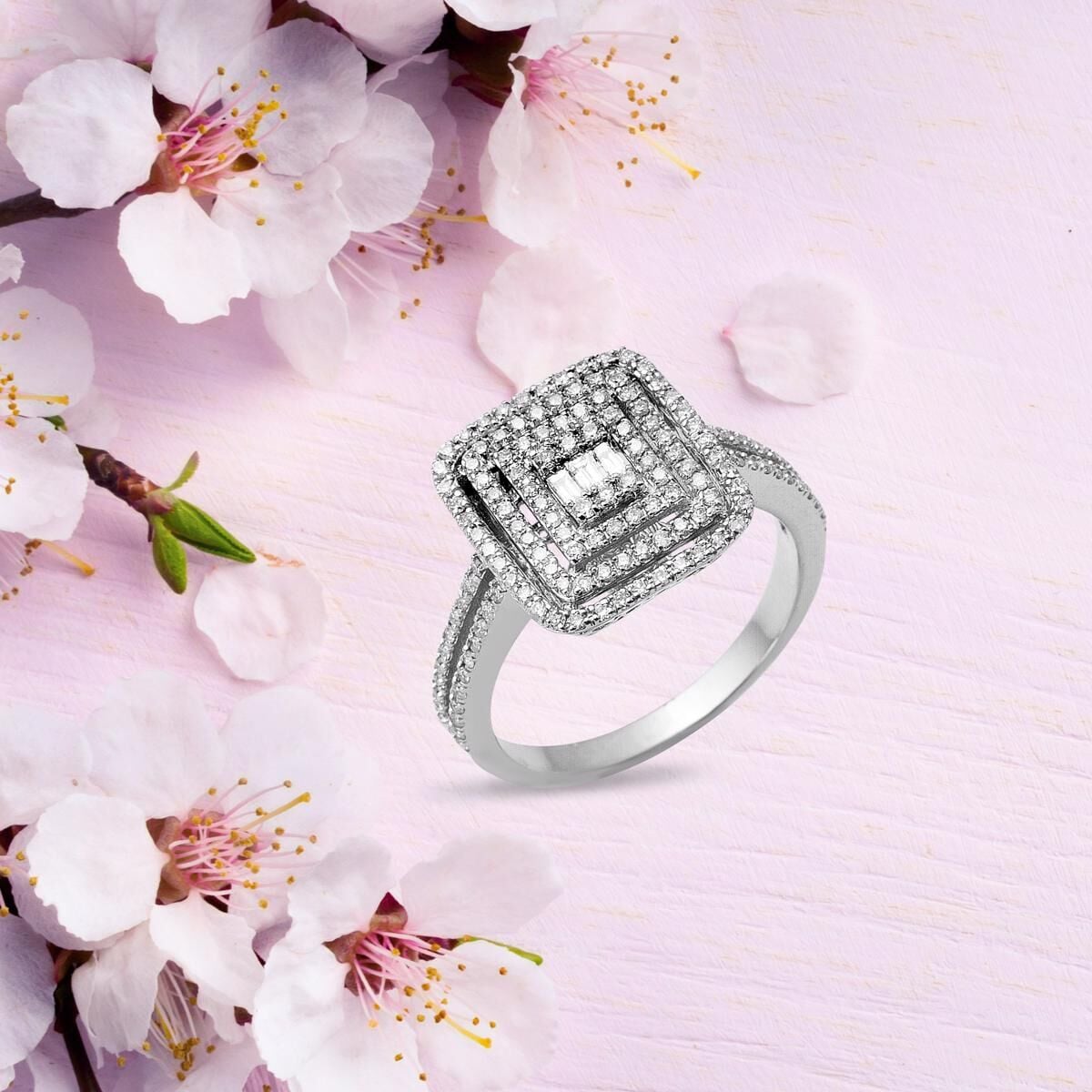14K White Gold 0.65 Ct Baguette Diamond Ring