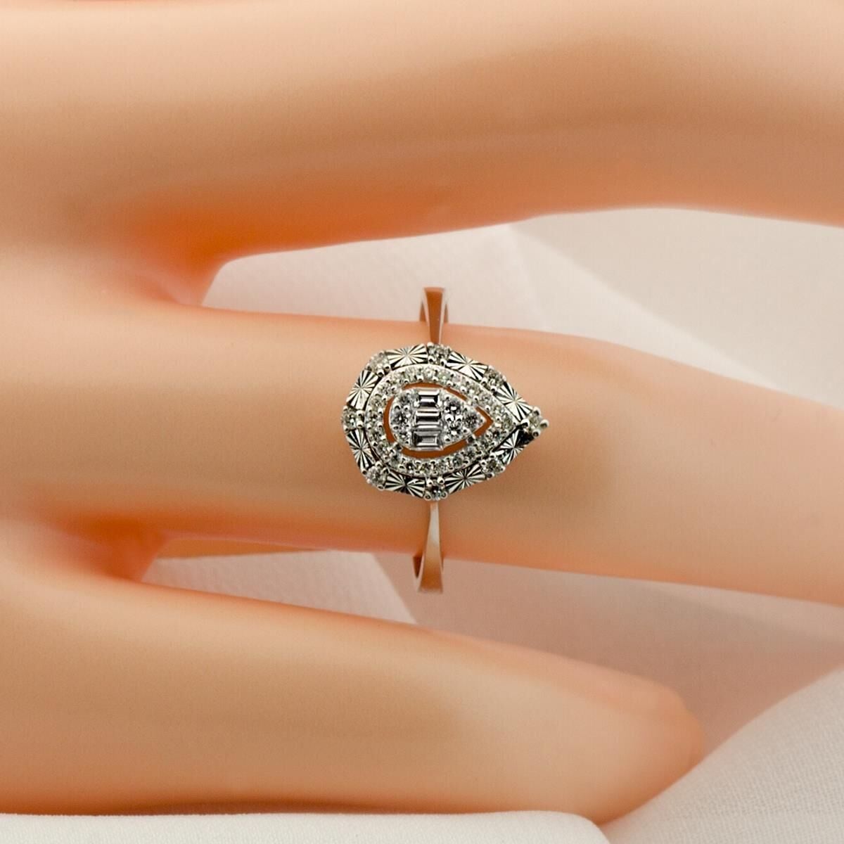 14K White Gold 0.23 Ct Baguette Diamond Ring (2 g)