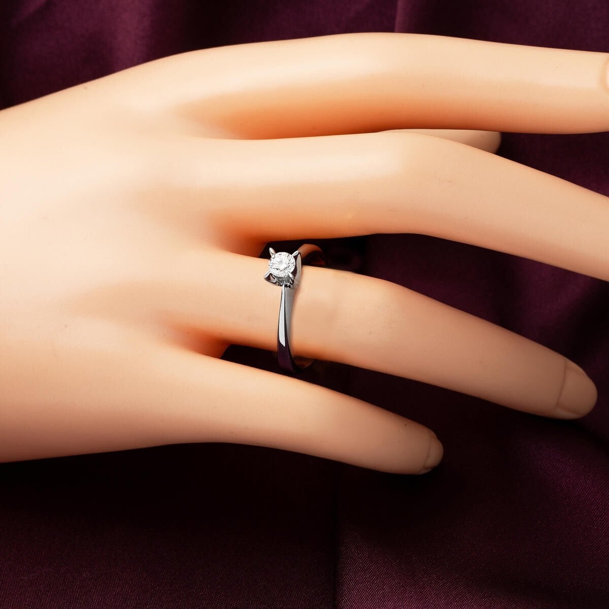 14K White Gold 0.16 Ct Solitaire Diamond Ring