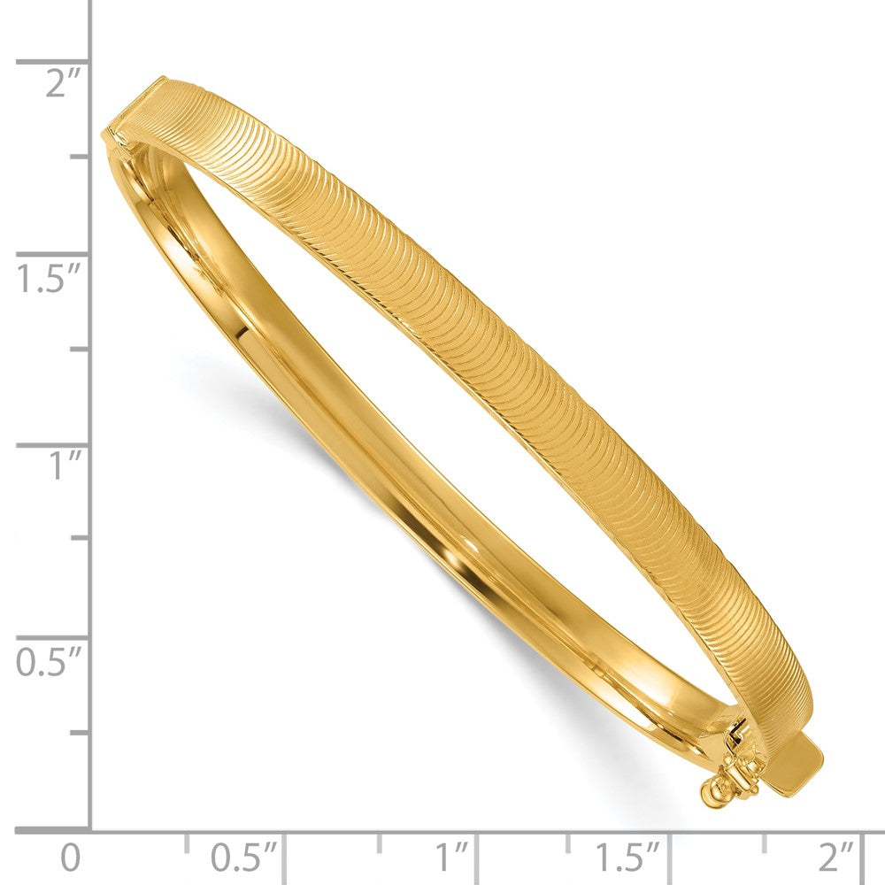 14K Yellow Gold Polished 4.75mm Diamond-Cut Textured Hinged Oval Bangle Bracelet