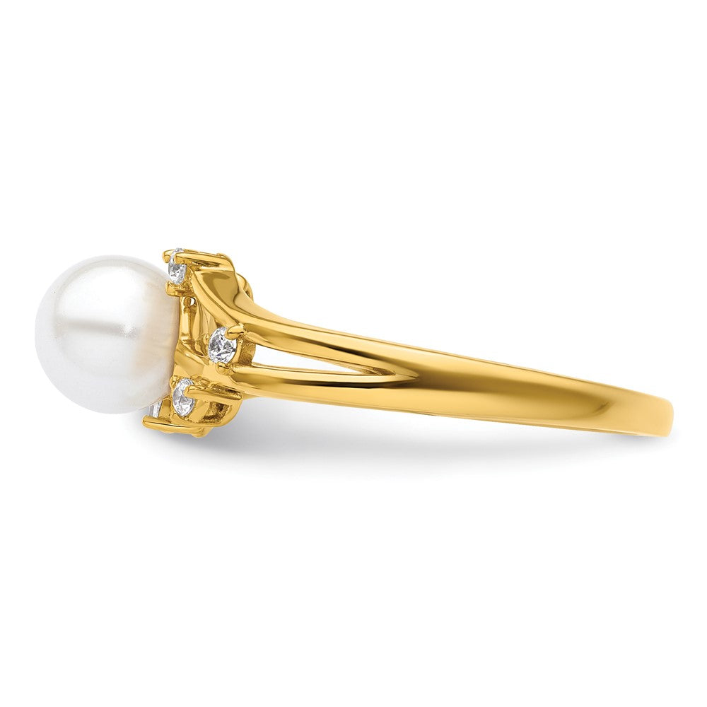 14K Yellow Gold Polished 1/10 carat Diamond and Freshwater Cultured Pearl Size 7 Ring
