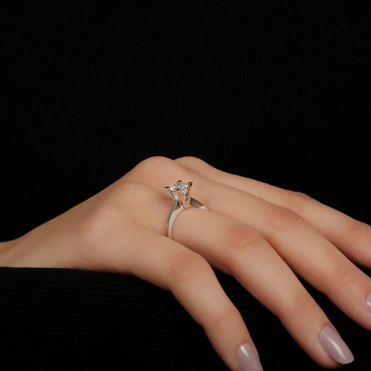 14K White Gold 0.60 Ct Moissanite Solitaire Ring (2.96 g)