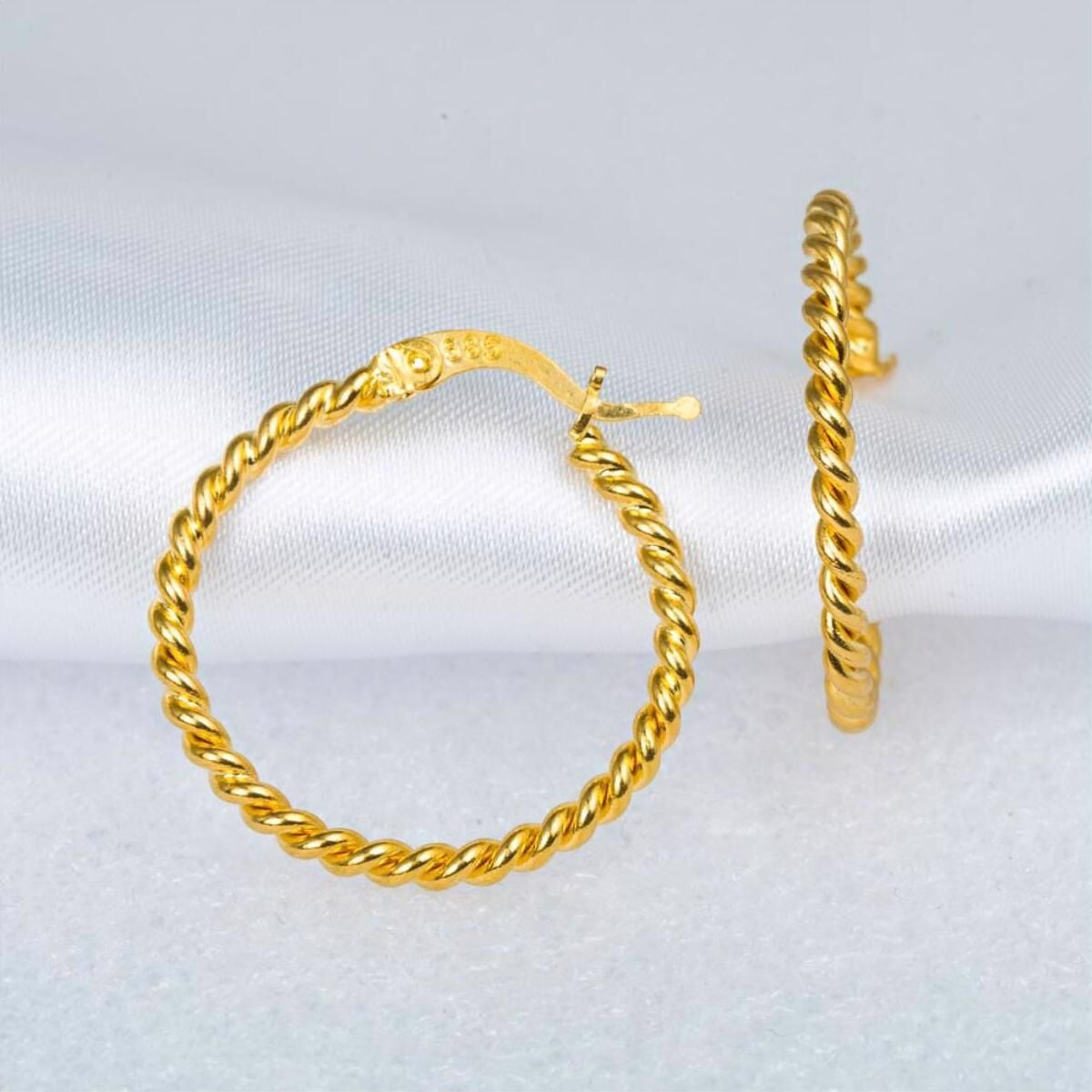 22K Yellow Gold 2 cm Diameter Twisted Earrings (4.11 g)