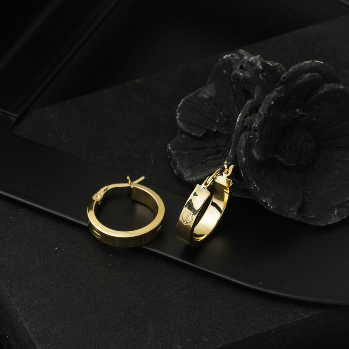 14K Yellow Gold Designer Inspired 2 cm Diameter Hoop Earrings