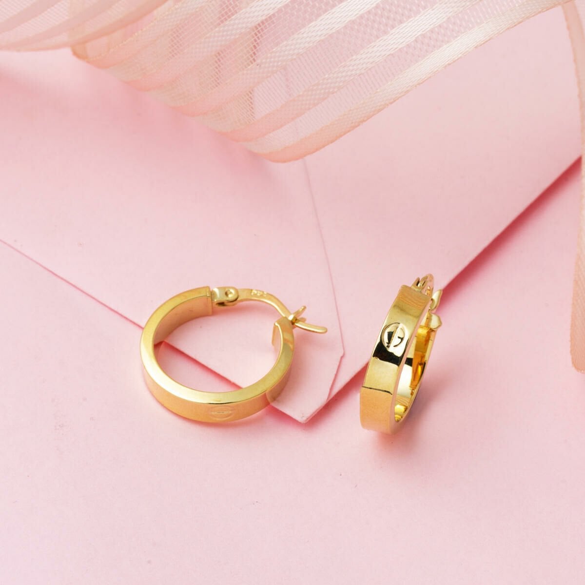 14K Yellow Gold Designer Inspired 2 cm Diameter Hoop Earrings