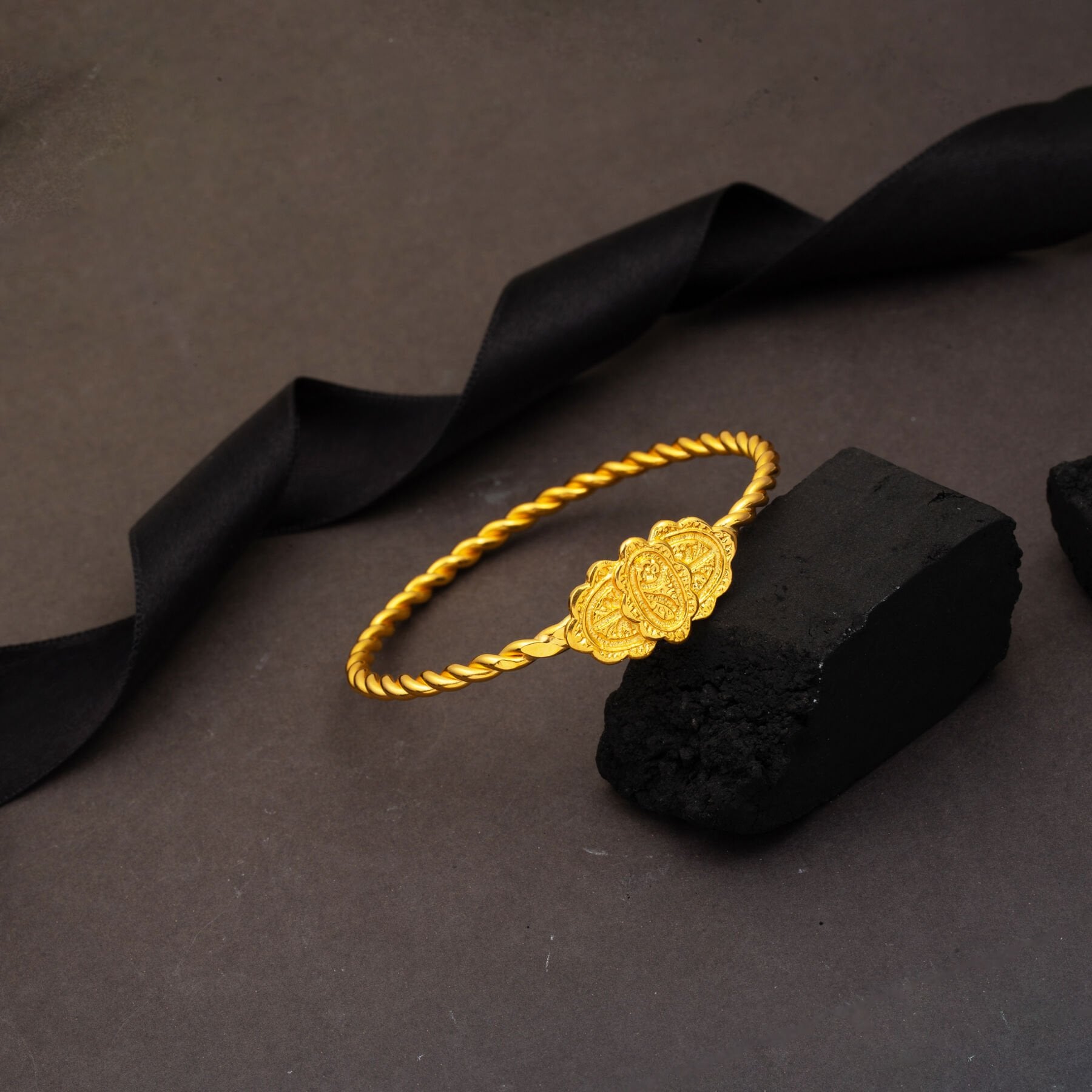 22K Yellow Gold Erzurum Twisted Bangle (27.5 g)
