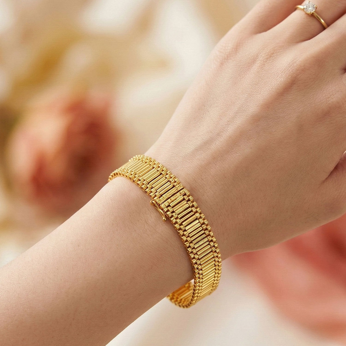 14K Yellow Gold Cleopatra Bracelet