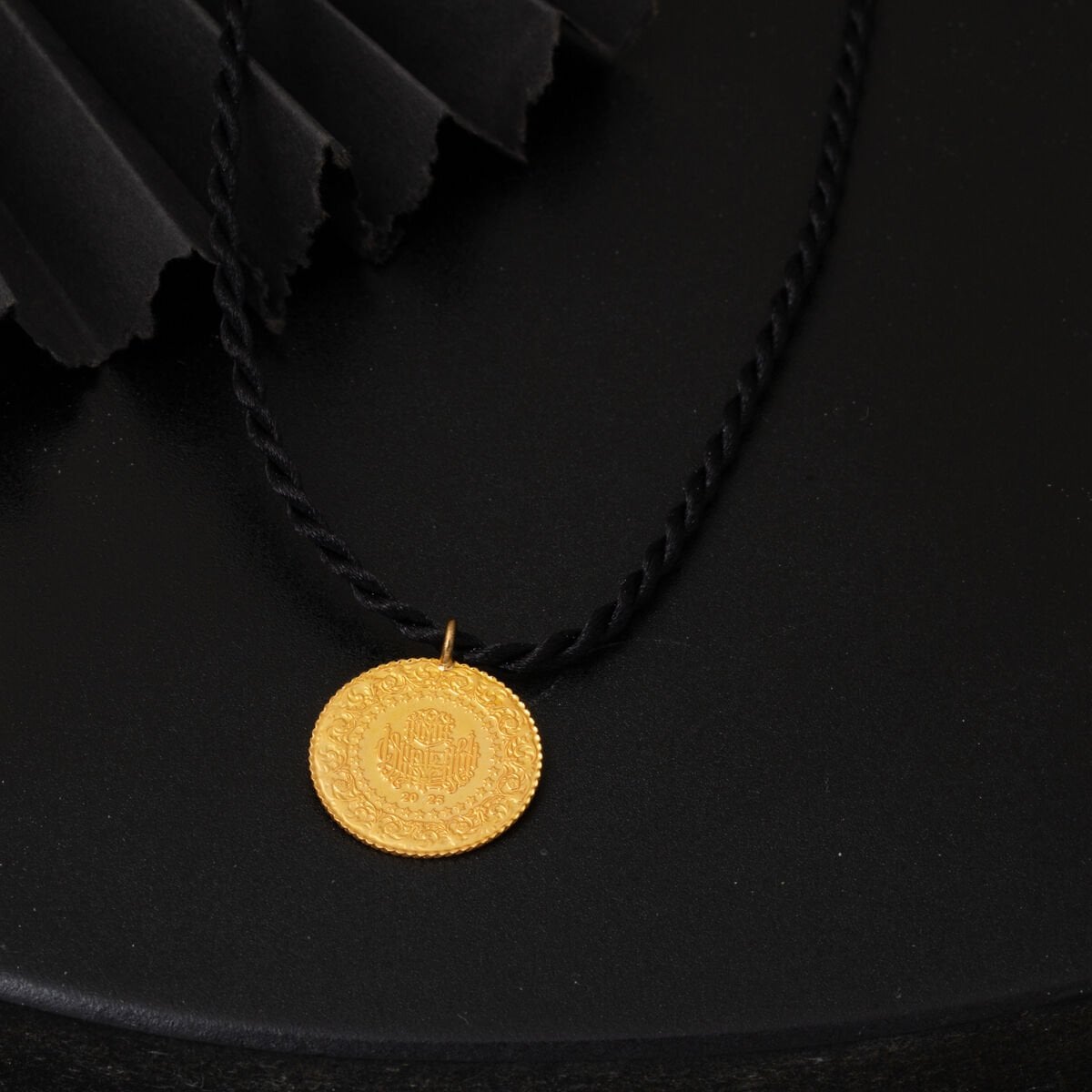 22K Yellow Gold Vintage Dated Quarter Coin