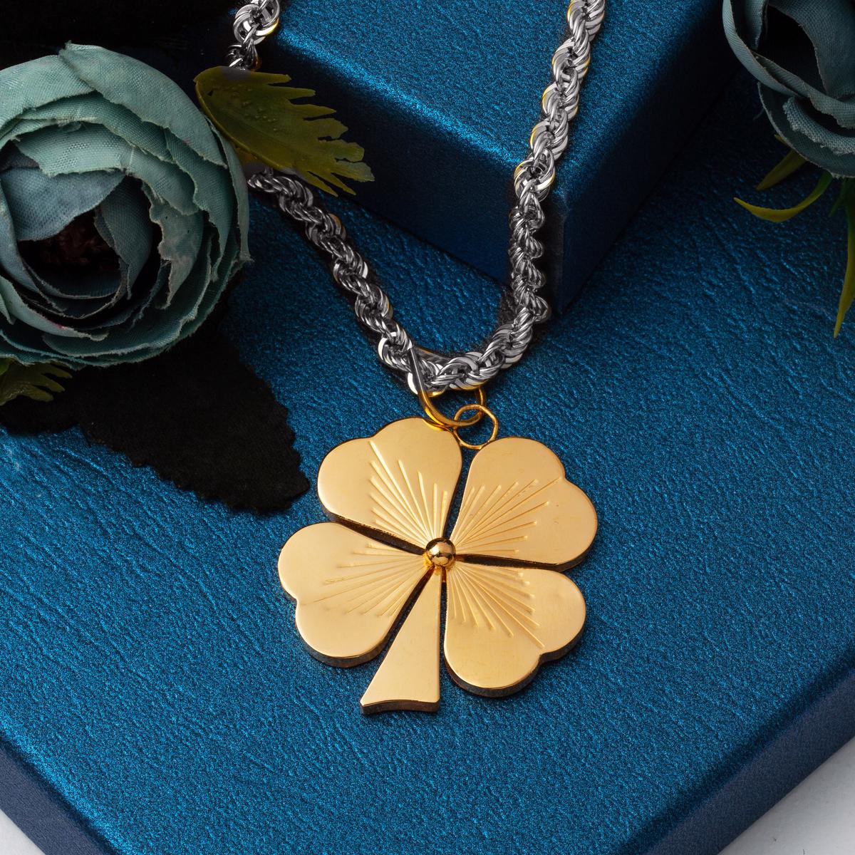 22K Yellow Gold 3 cm Clover Pendant | Goldia.com