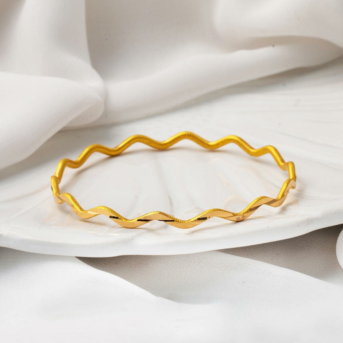 22K Yellow Gold Fluted Zigzag Ajda Bangle