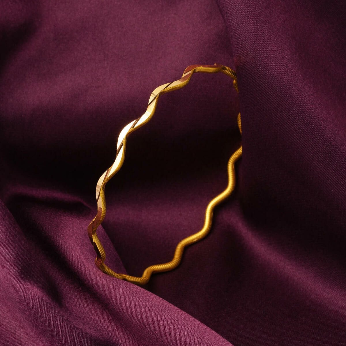 22K Yellow Gold Fluted Zigzag Ajda Bangle