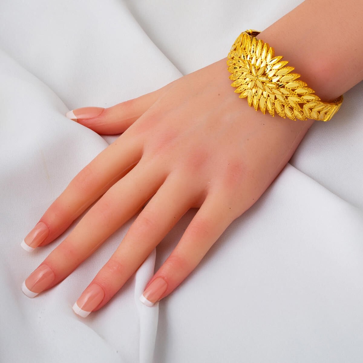 14K Yellow Gold Leaf Hinged Cuff Bangle