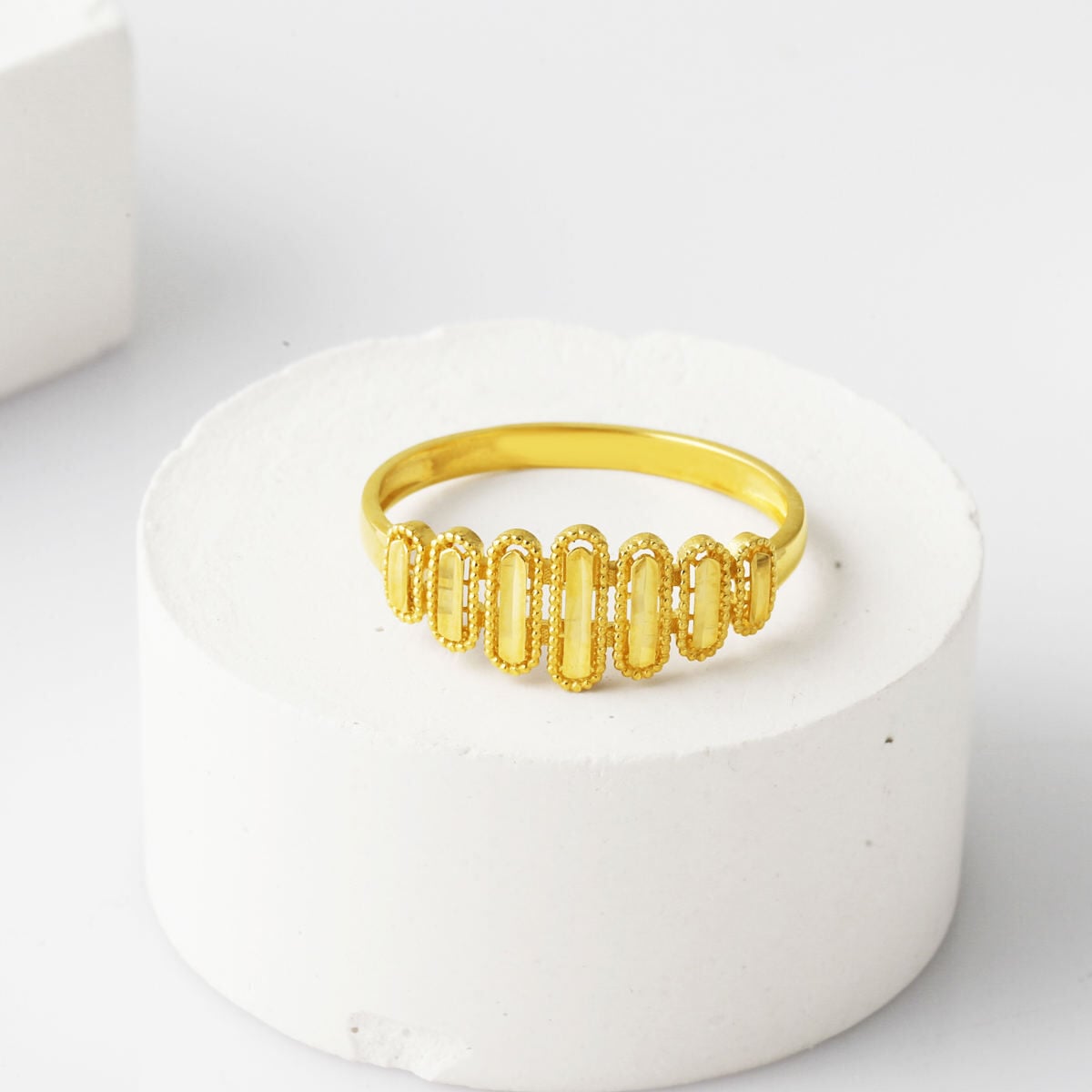 14K Yellow Gold Hand Engraved Ring (1.77 g)