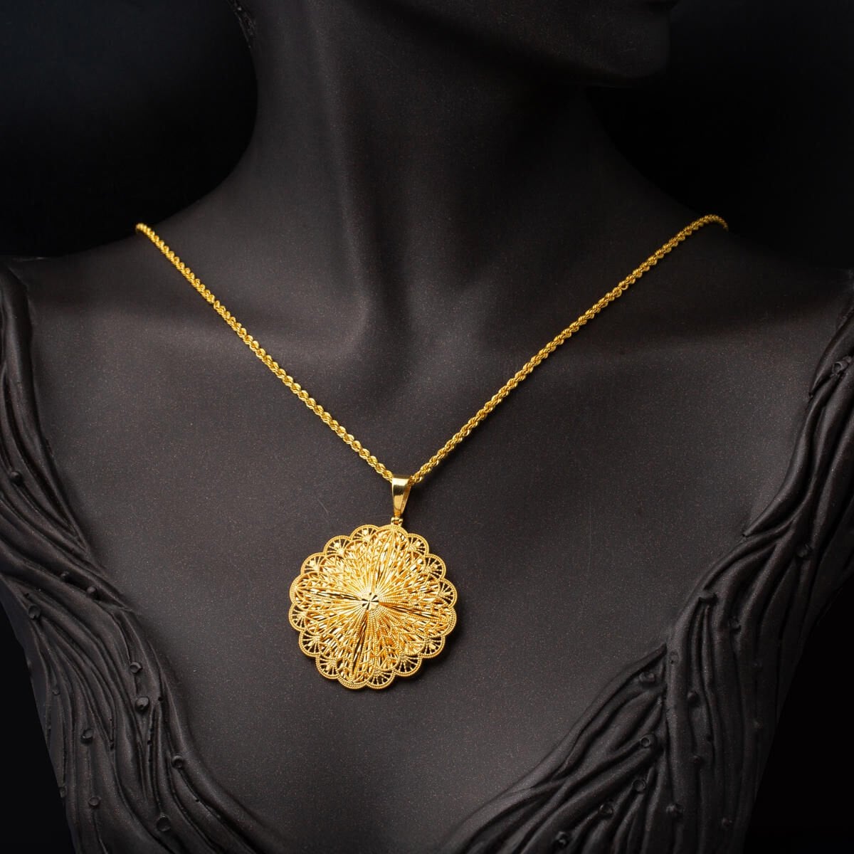 14K Yellow Gold Star Light Necklace