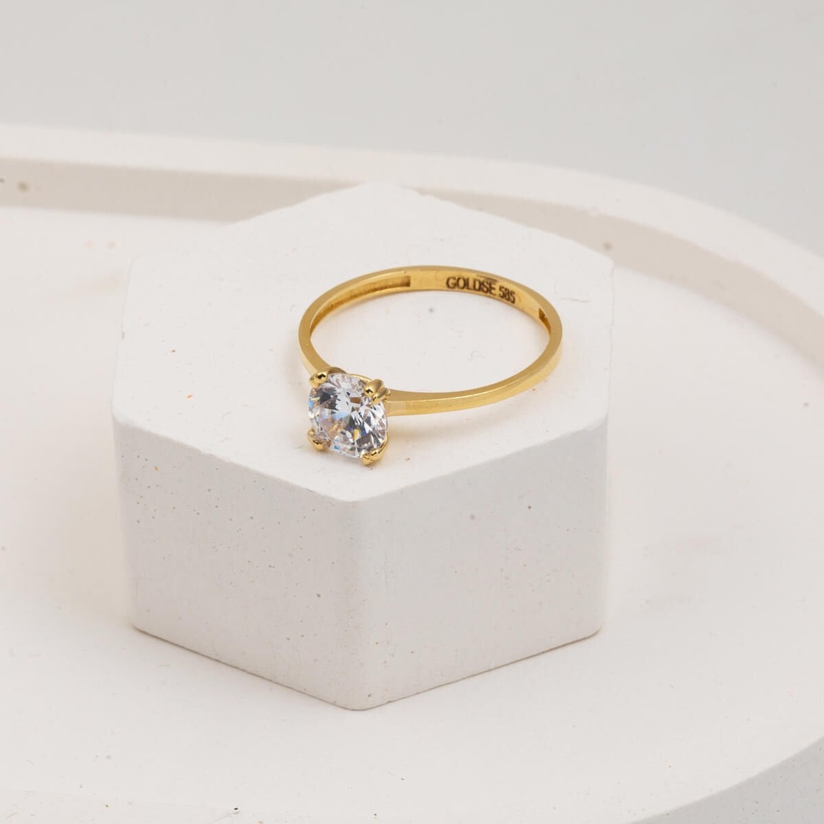 14K Yellow Gold Elegant Solitaire Cubic Zirconia Ring