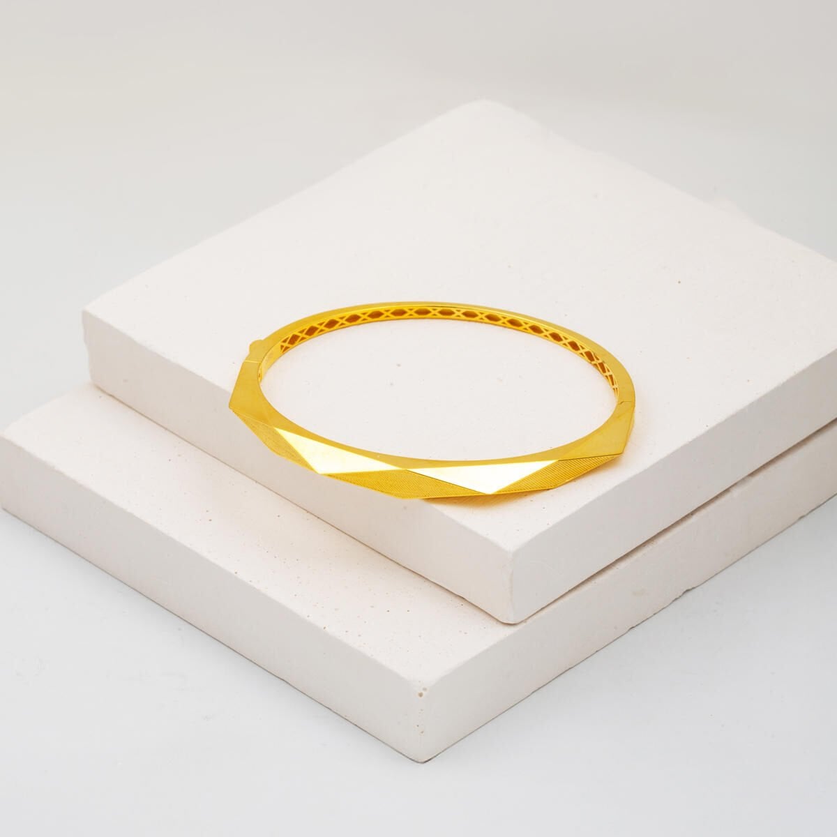 14K Yellow Gold Mesh Patterned Hinged Cuff Bangle