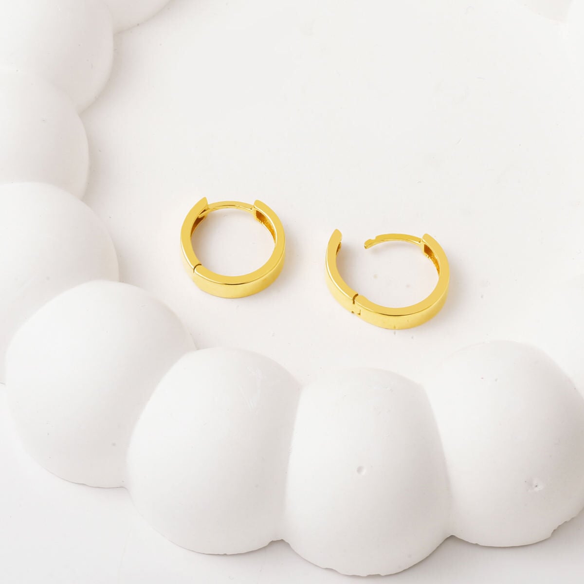 14K Yellow Gold Classic Hoop Earrings 1.8 cm Diameter