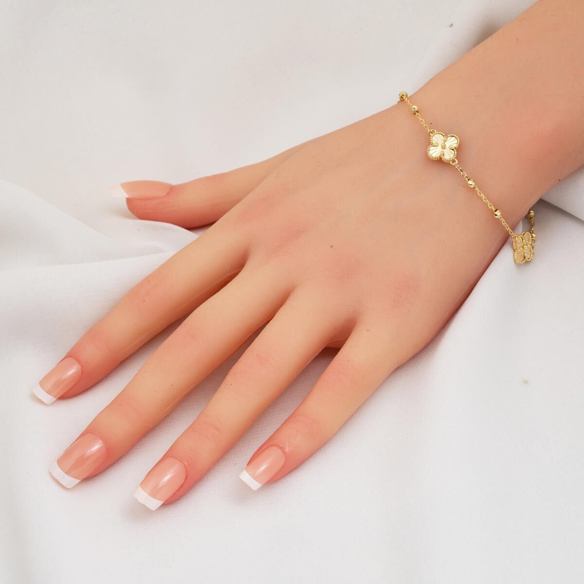 14K Yellow Gold Sparkling Clover Bracelet