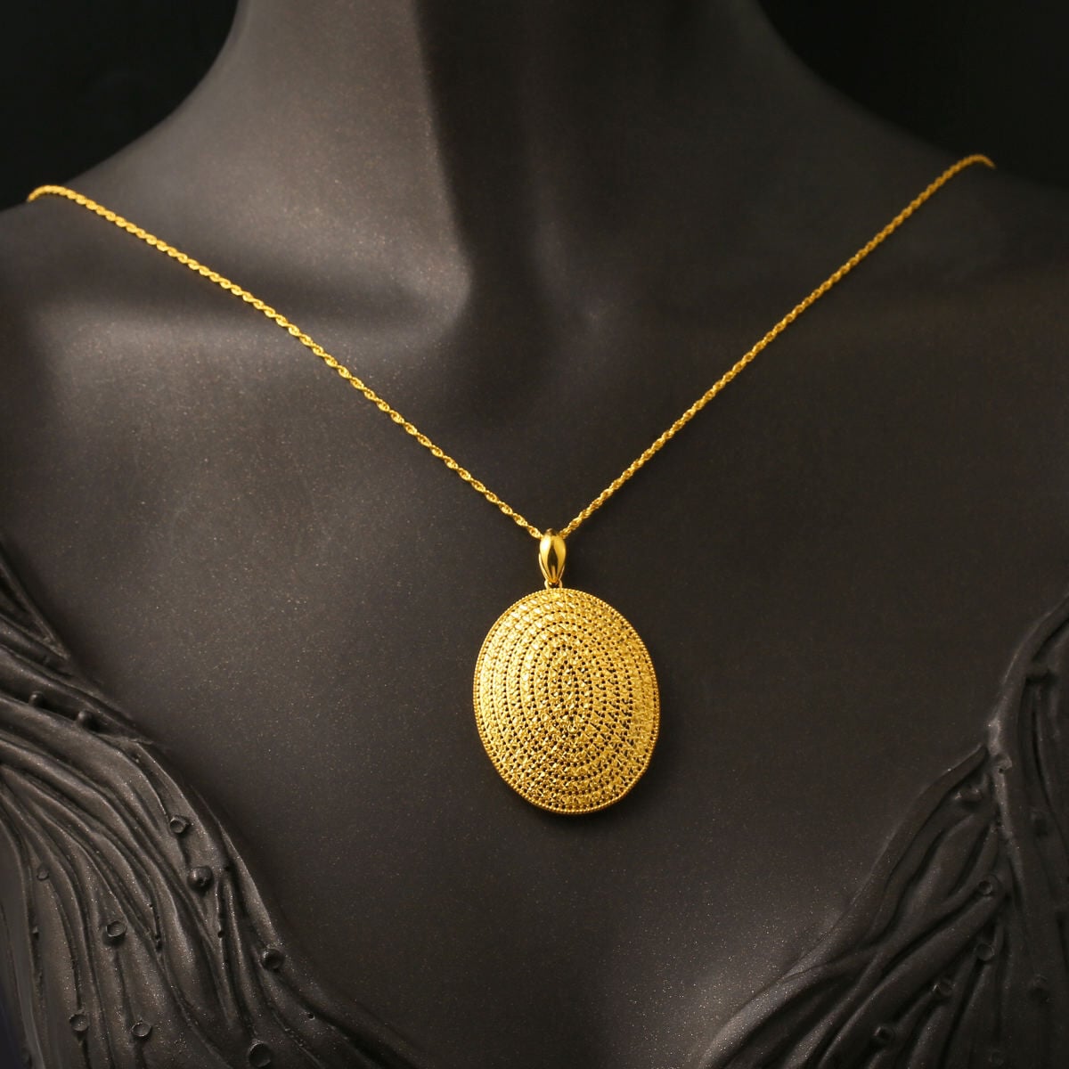 14K Yellow Gold Medallion Oval Bridal Necklace