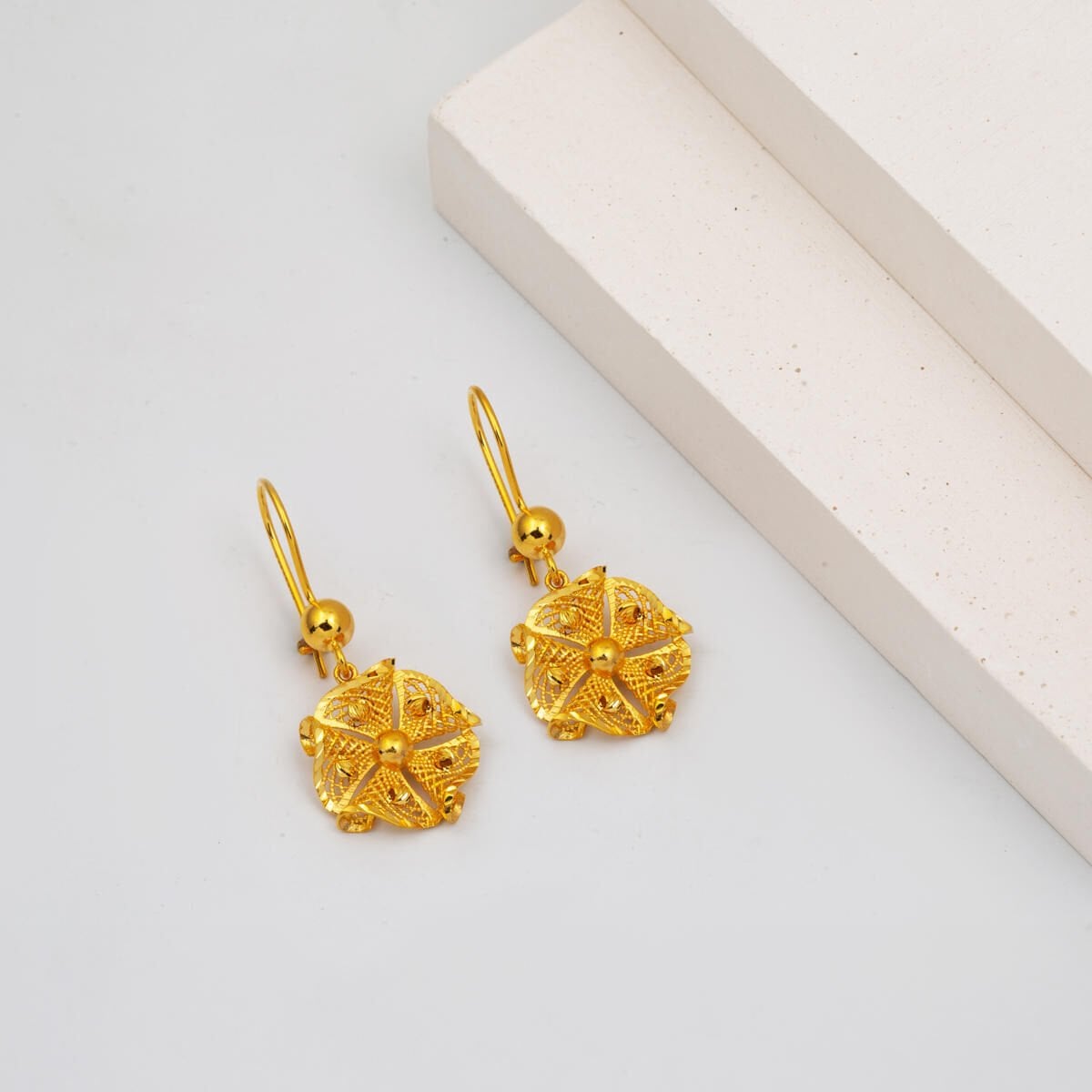 22K Yellow Gold Filigree Engraved Dangle Earrings