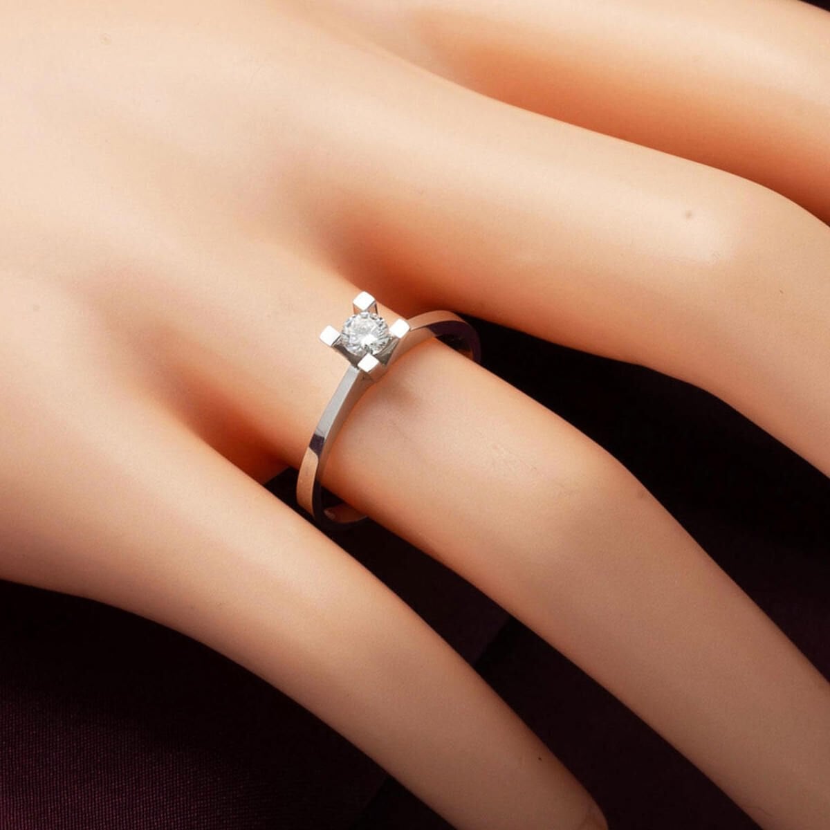 14K White Gold 0.25 Ct Solitaire Diamond Ring