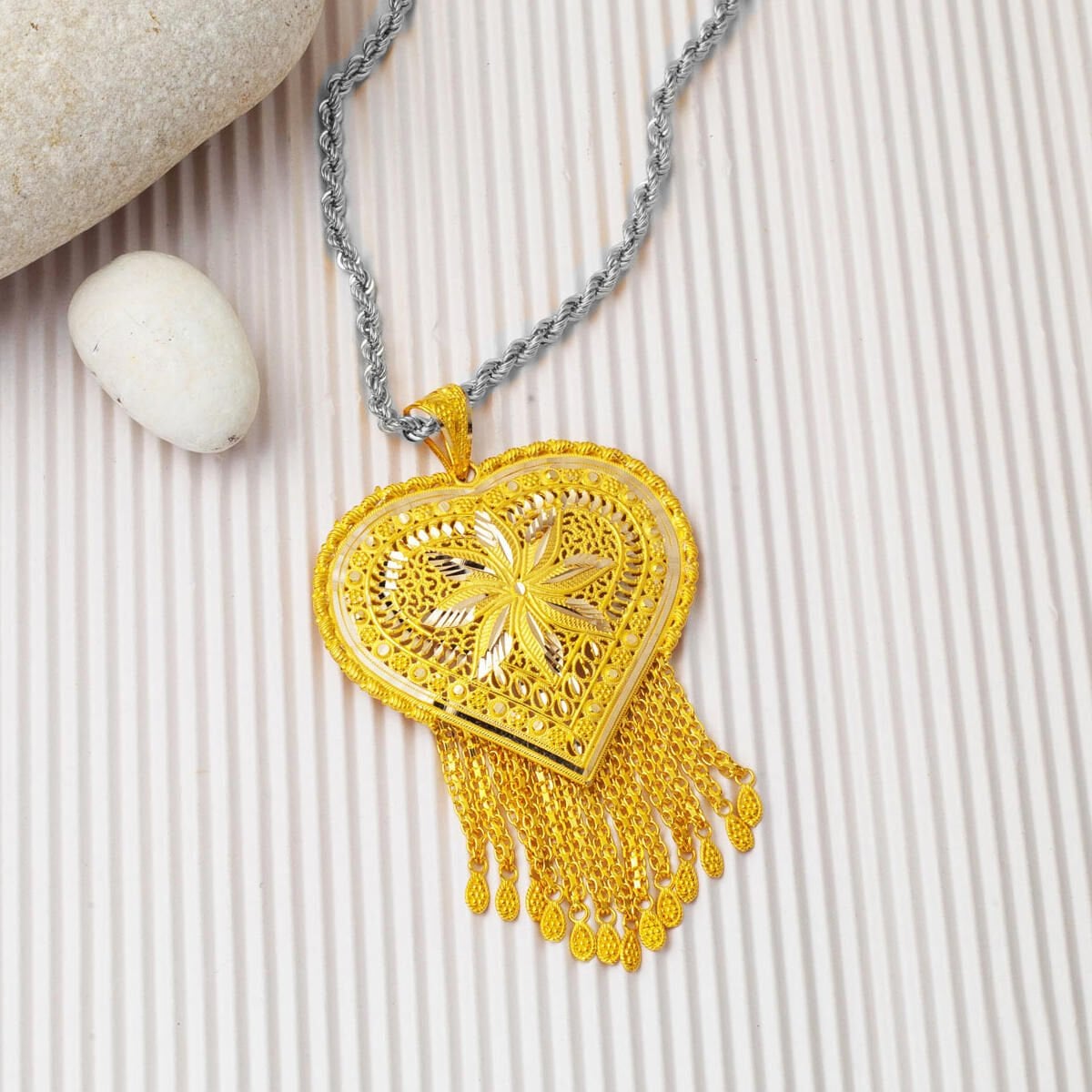 14K Yellow Gold Laurel Indian Style Pendant
