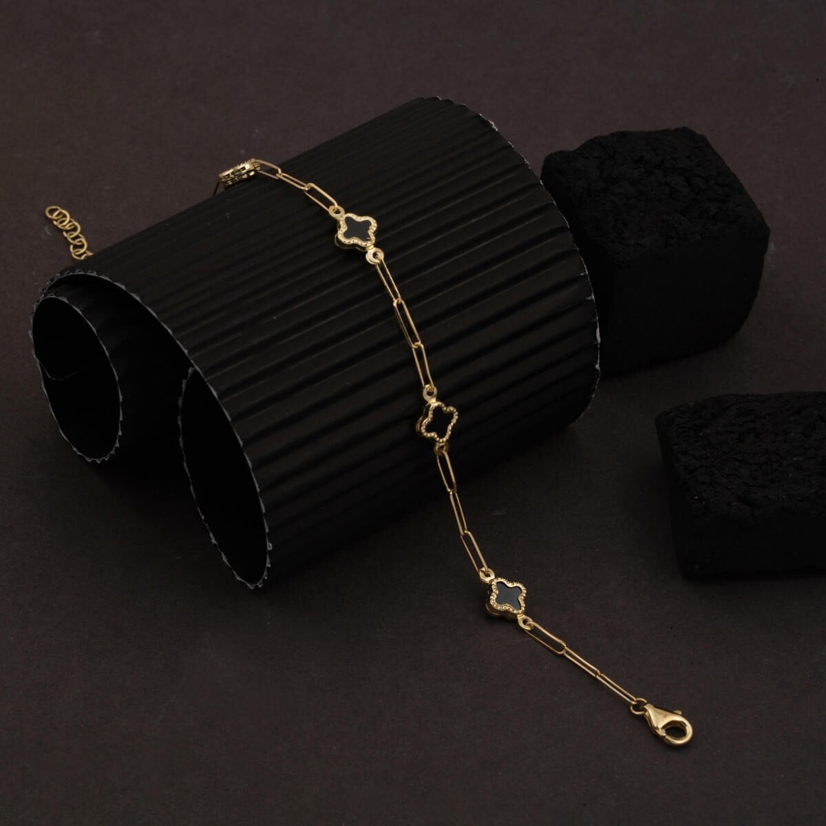 14K Yellow Gold Black Clover Paperclip Chain Onyx Bracelet