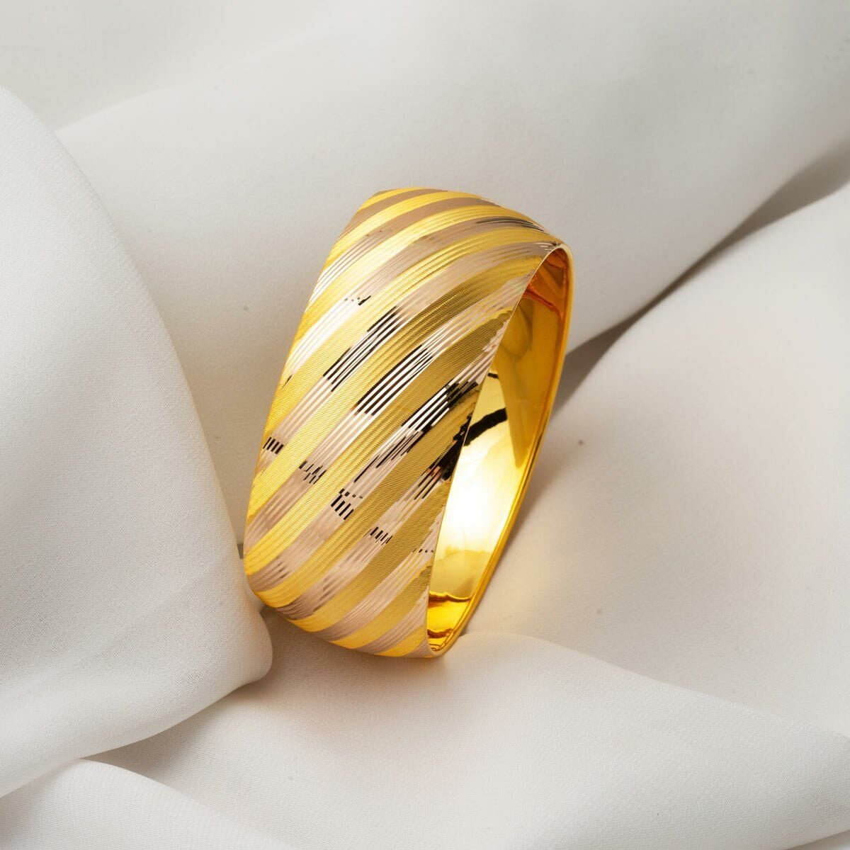 14K Yellow Gold Extra Wide 3 CM Bangle