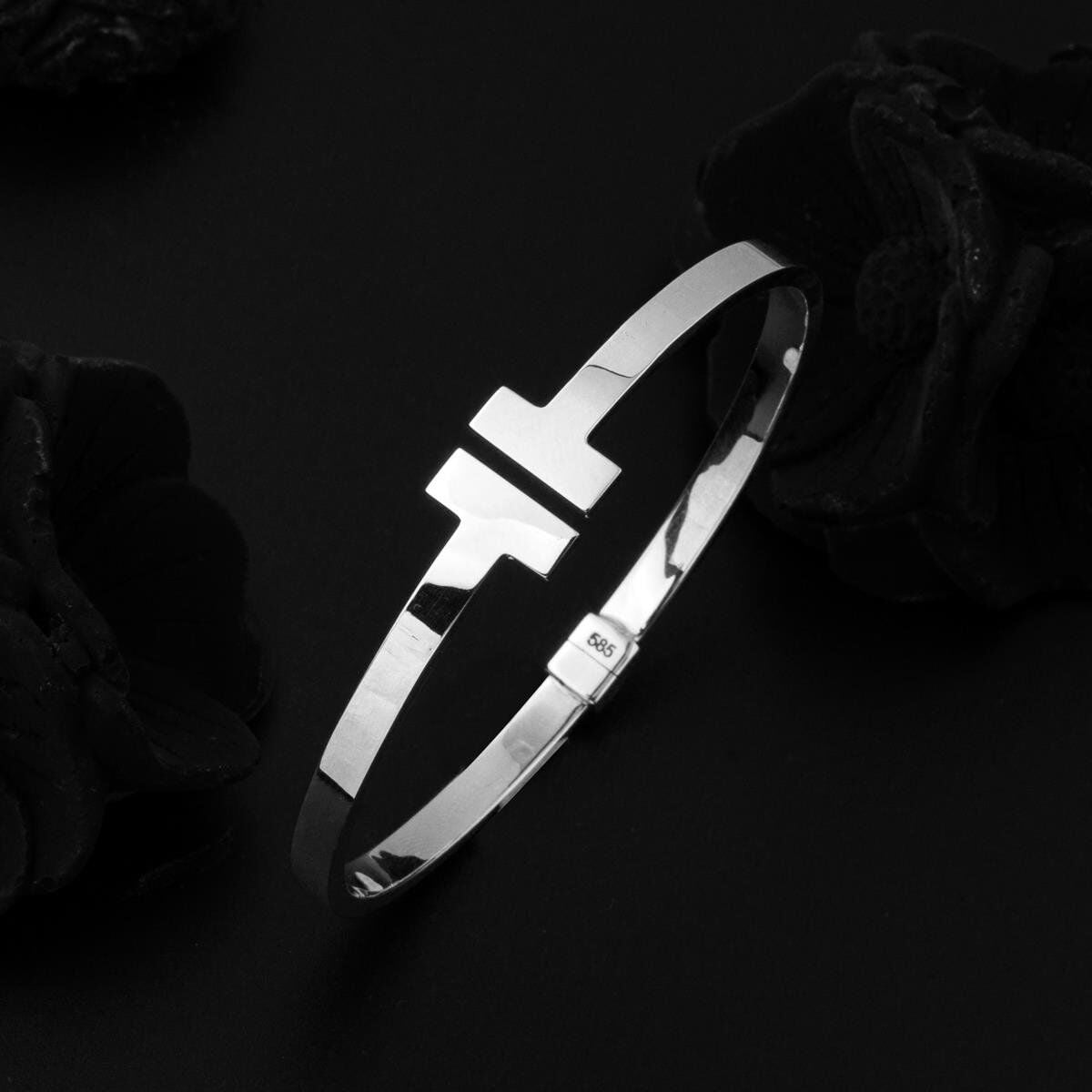 14K White Gold T-Bar Bangle