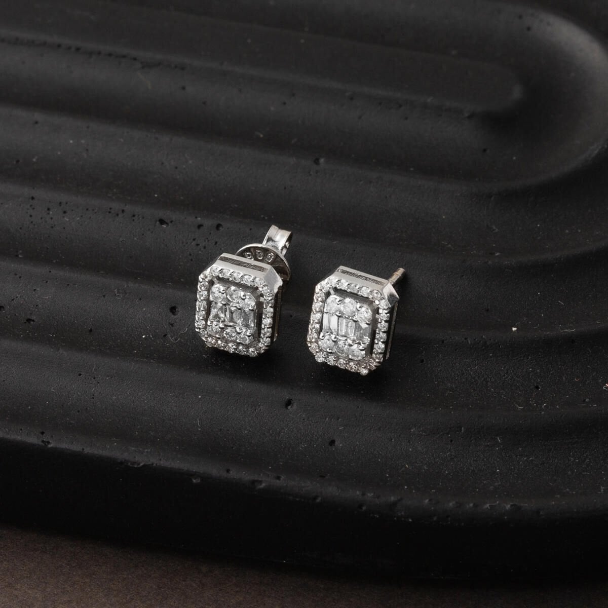 14K White Gold 0.30 Ct Baguette Diamond Earrings
