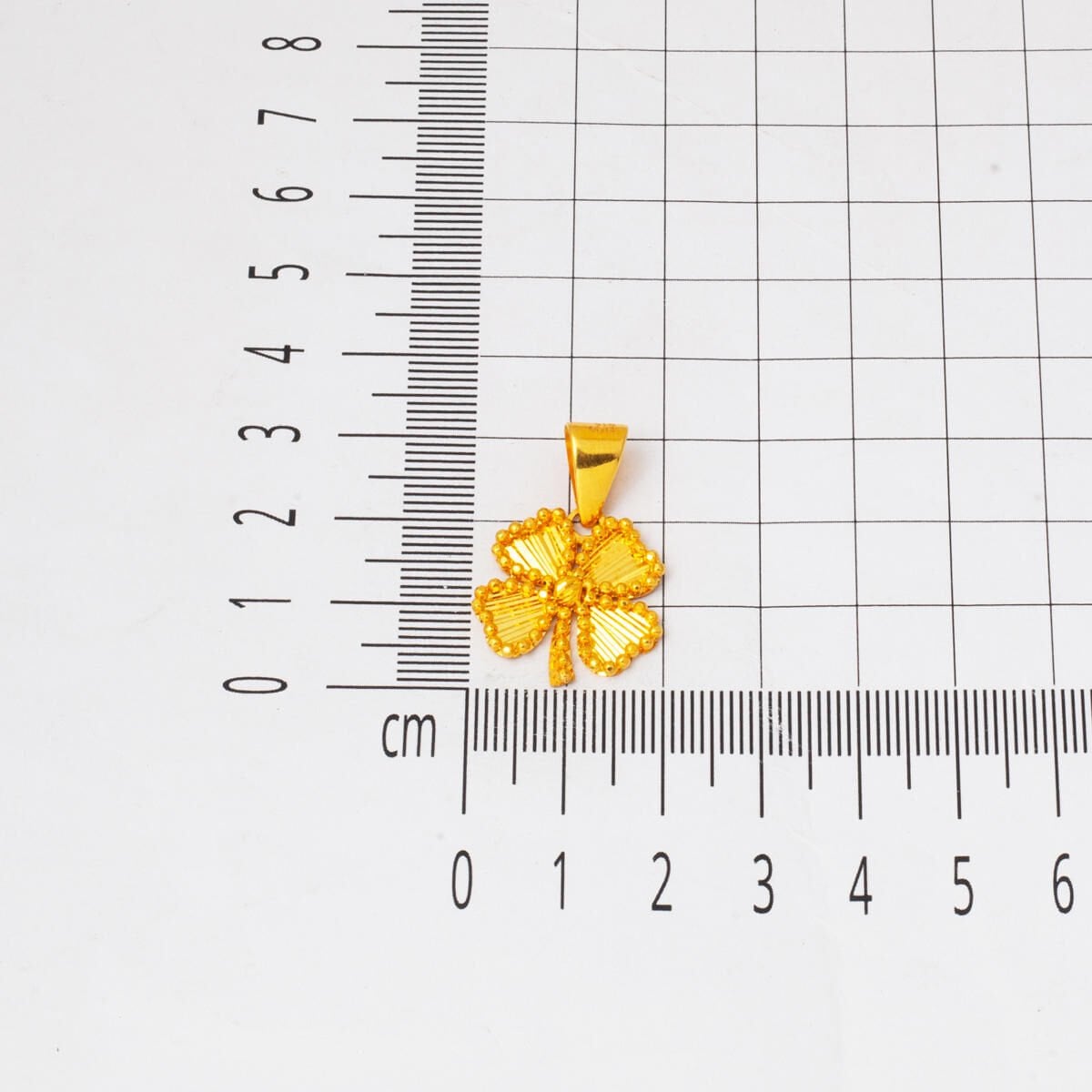 22K Yellow Gold Sparkling Clover Necklace