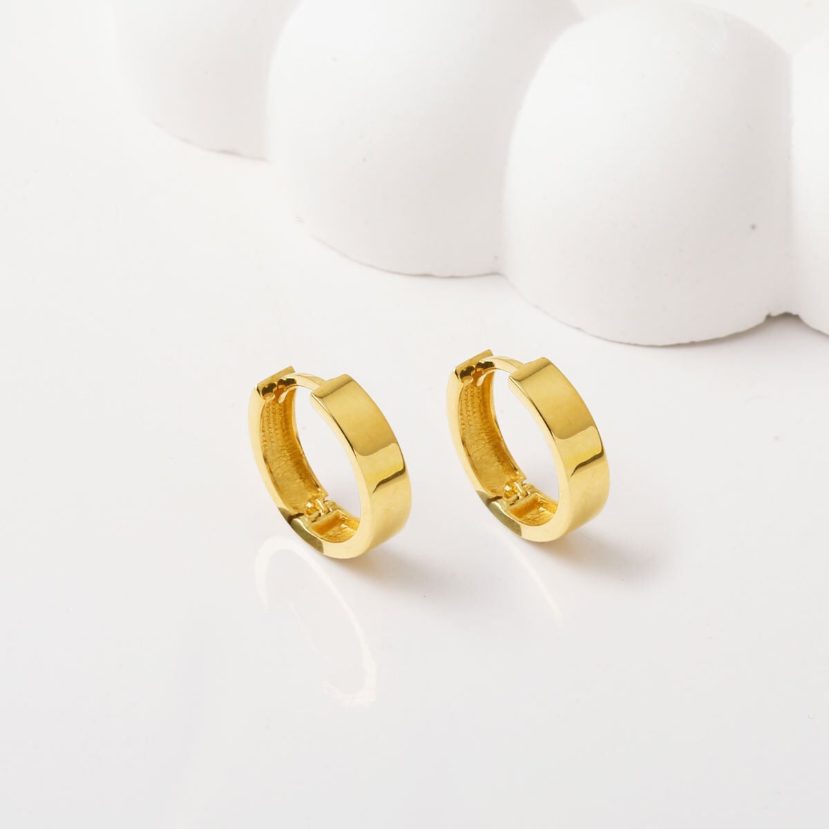 14K Yellow Gold Classic Hoop Earrings 1.8 cm Diameter