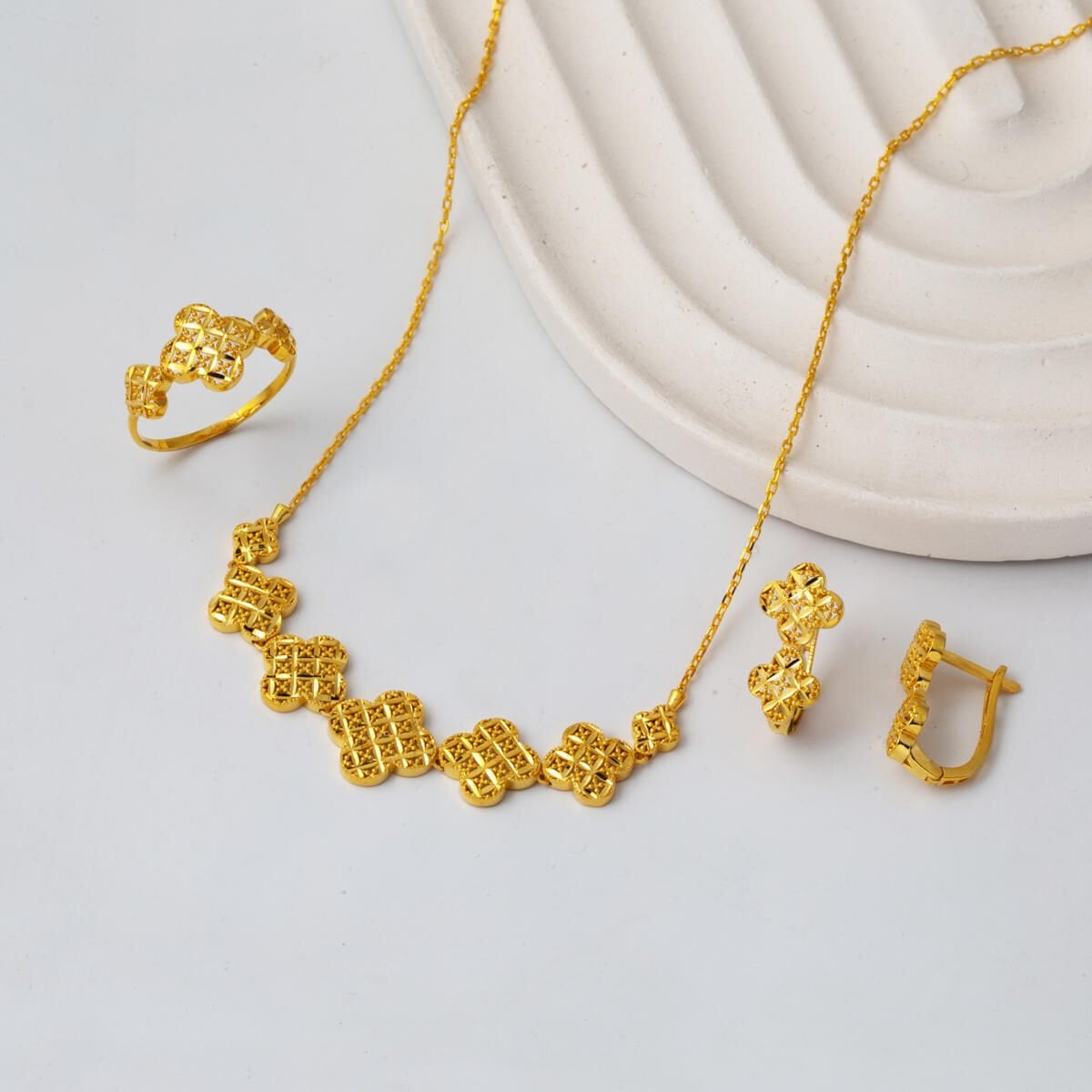 22K Yellow Gold Daisy Ivy Jewelry Set