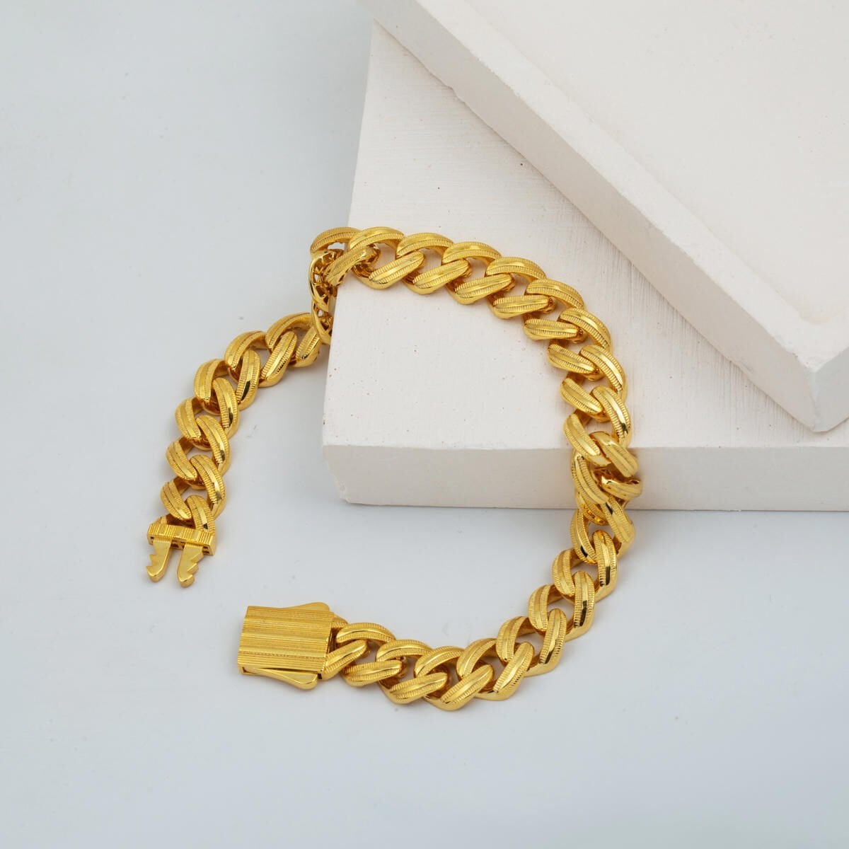 14K Yellow Gold Ajda Hand Engraved Curb Bracelet (14.86 g)