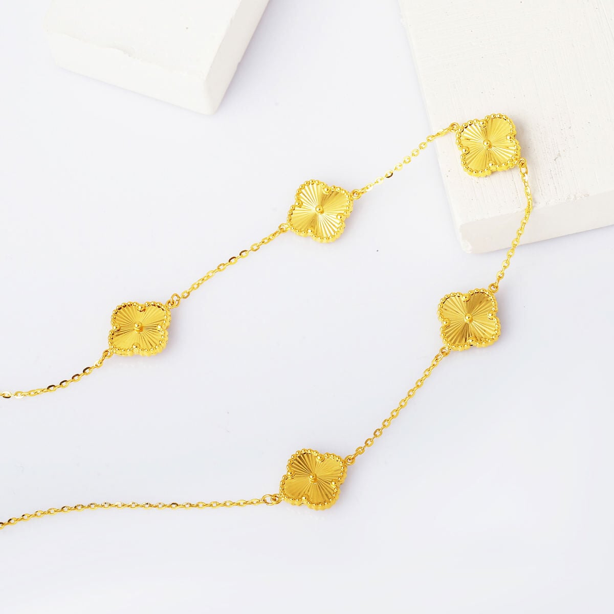 14K Yellow Gold Clover Necklace (5.97 g)
