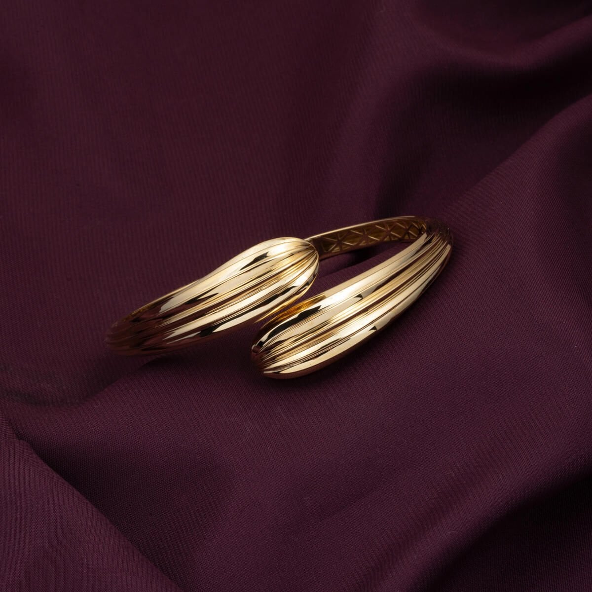 14K Yellow Gold Italian Design Hinged Cuff Bangle