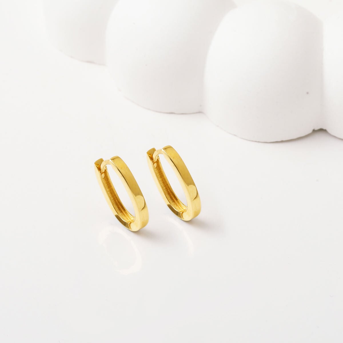 14K Yellow Gold Oval Minimalist Hoop Earrings