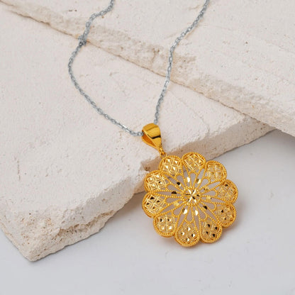 22K Yellow Gold Gold Thread Medallion Pendant