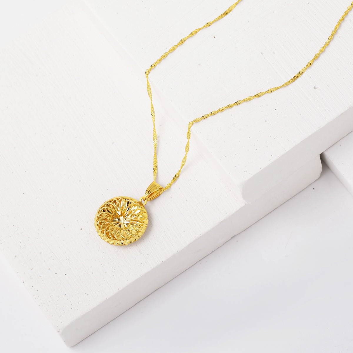 14K Yellow Gold Filigree Engraved Necklace