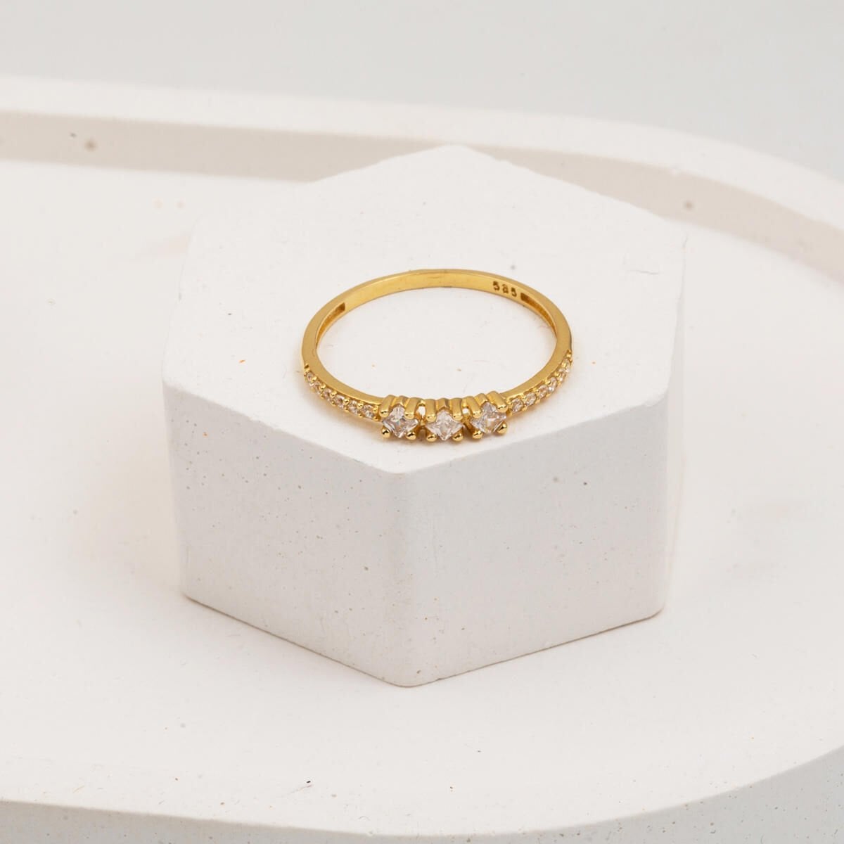 14K Yellow Gold Tria Cubic Zirconia Ring (0.97 g)