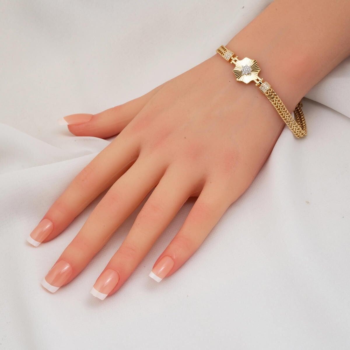 14K Yellow Gold Star Sparkle Cubic Zirconia Bracelet