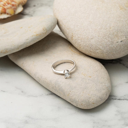 14K White Gold 0.16 Ct Solitaire Diamond Ring