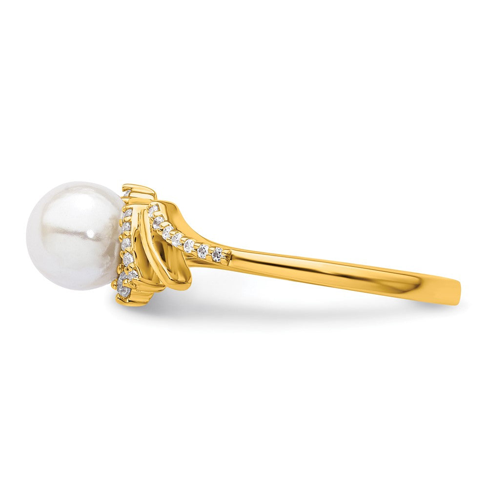 14K Yellow Gold Polished 1/10 carat Diamond and Freshwater Cultured Pearl Size 7 Ring