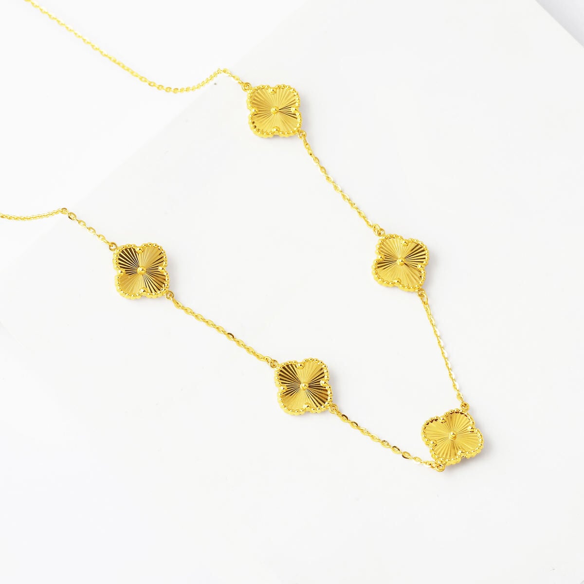 14K Yellow Gold Clover Necklace (5.97 g)