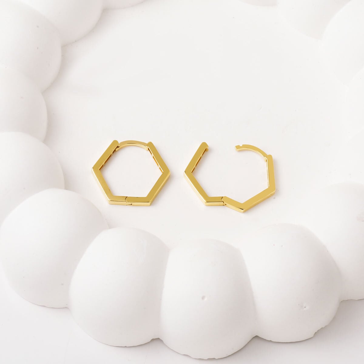 14K Yellow Gold Square-Cut Hoop Earrings (1.4 g)