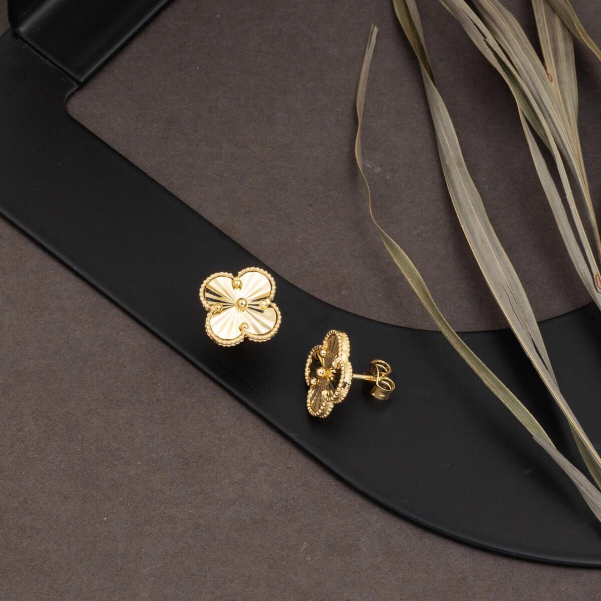 14K Yellow Gold Clover Medium Clip-On Earrings